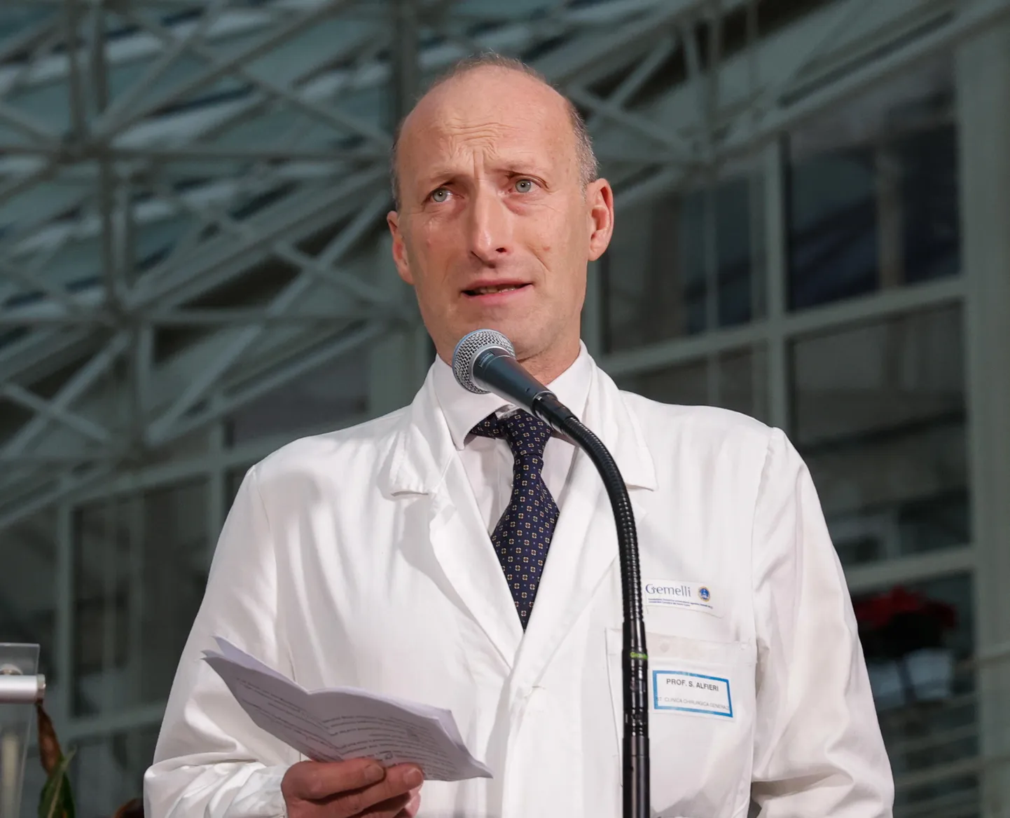 Paavsti raviarst doktor Sergio Alfieri.