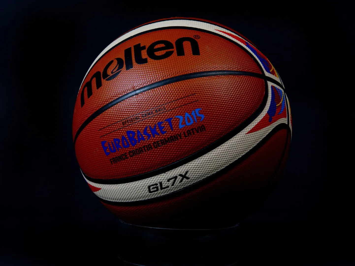 2015. aasta korvpalli EMi ametlik pall.