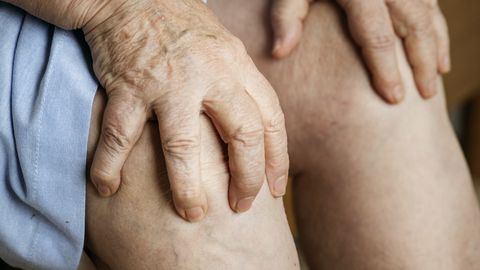 Reumatoloogid hoiatavad: üks pealtnäha tervislik harjumus võib liigesevalu hoopis süvendada