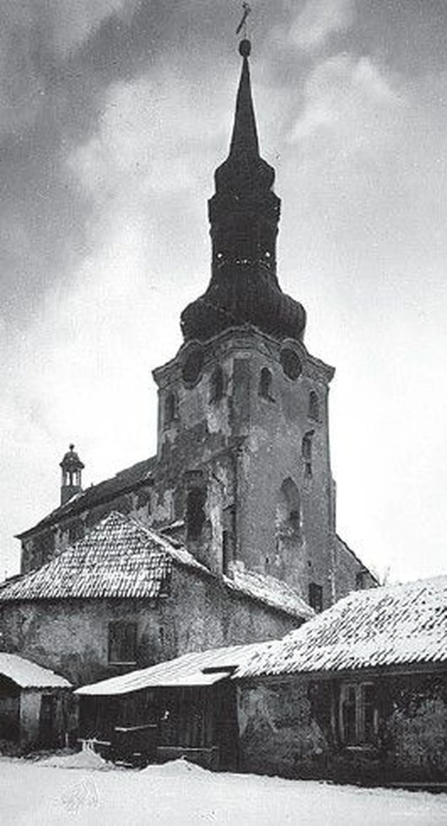 Таллиннская Домская церковь в 1930-х годах.