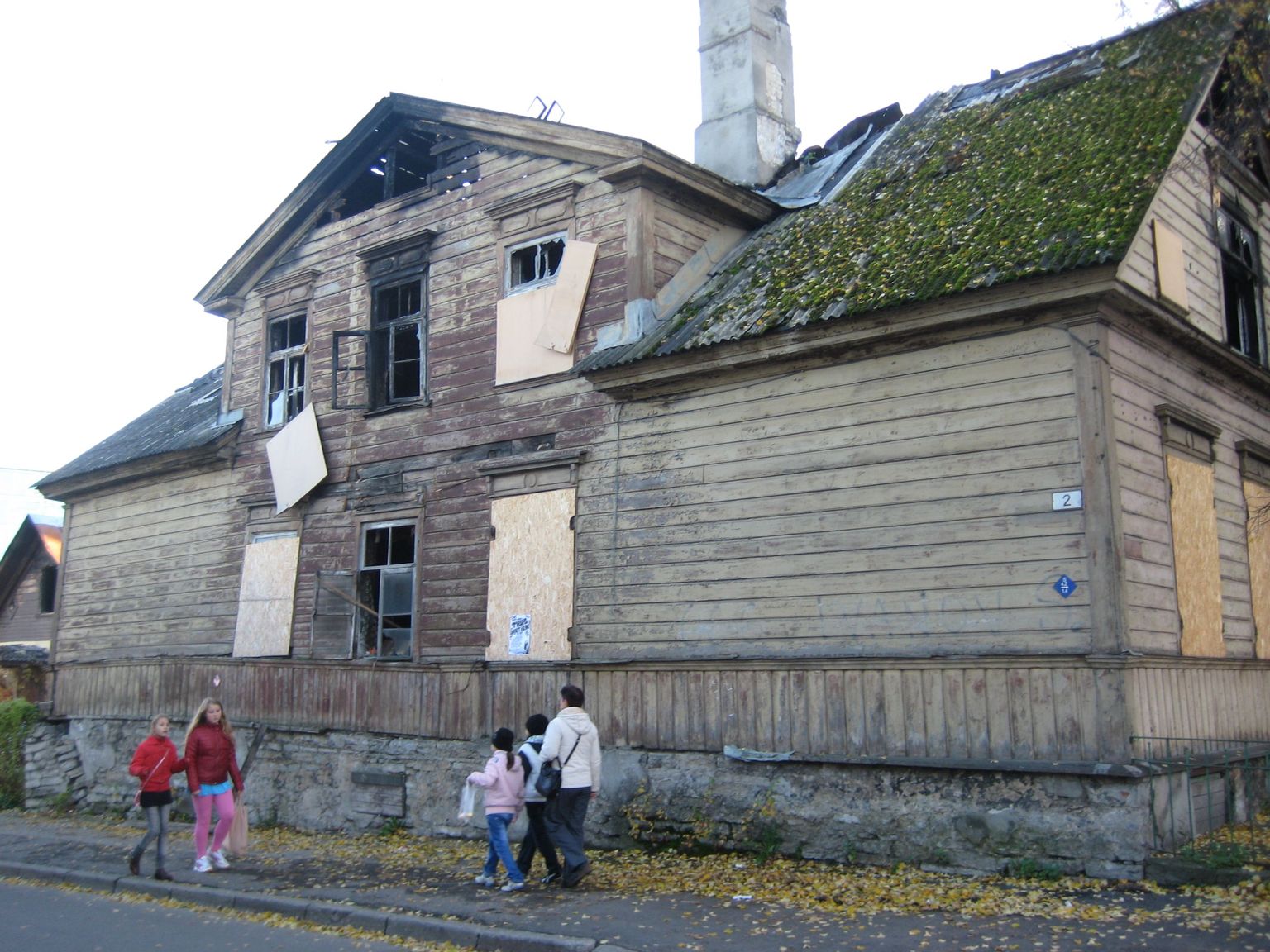 Trahvide karmistamise üheks põhjuseks oli vanalinnas Aia tänaval asuv hooletusse jäetud ja korduvalt põlenud maja.