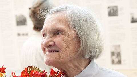 Predsednik Rinkēvičs je ob 100. jubileju pozdravil borko za svobodo Lidijo Doroņinu-Lasmanes.