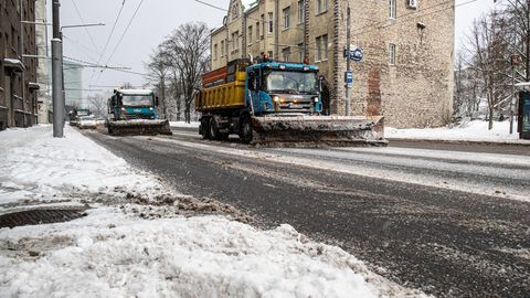 Вице-мэр: требования к водителям снегоуборочных машин можно было бы смягчить