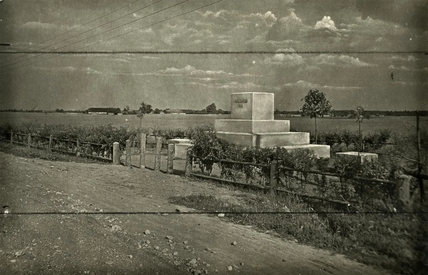 Aidu lahingu mälestuseks püstitati 1929. aastal Aidu väljale võidualtar. 1965. aastal hävitatud altar taasavati 1989. aasta 23. juunil.