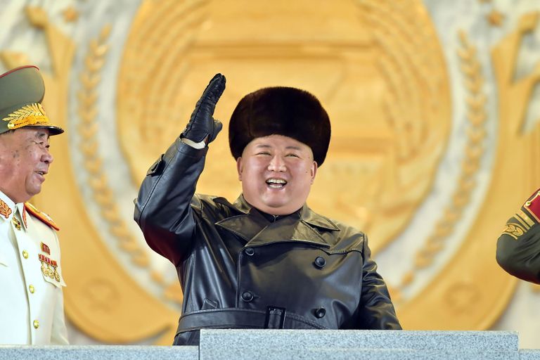 Põhja-Korea liider Kim Jong Un parteikongressi tähistaval pompöössel paraadil.