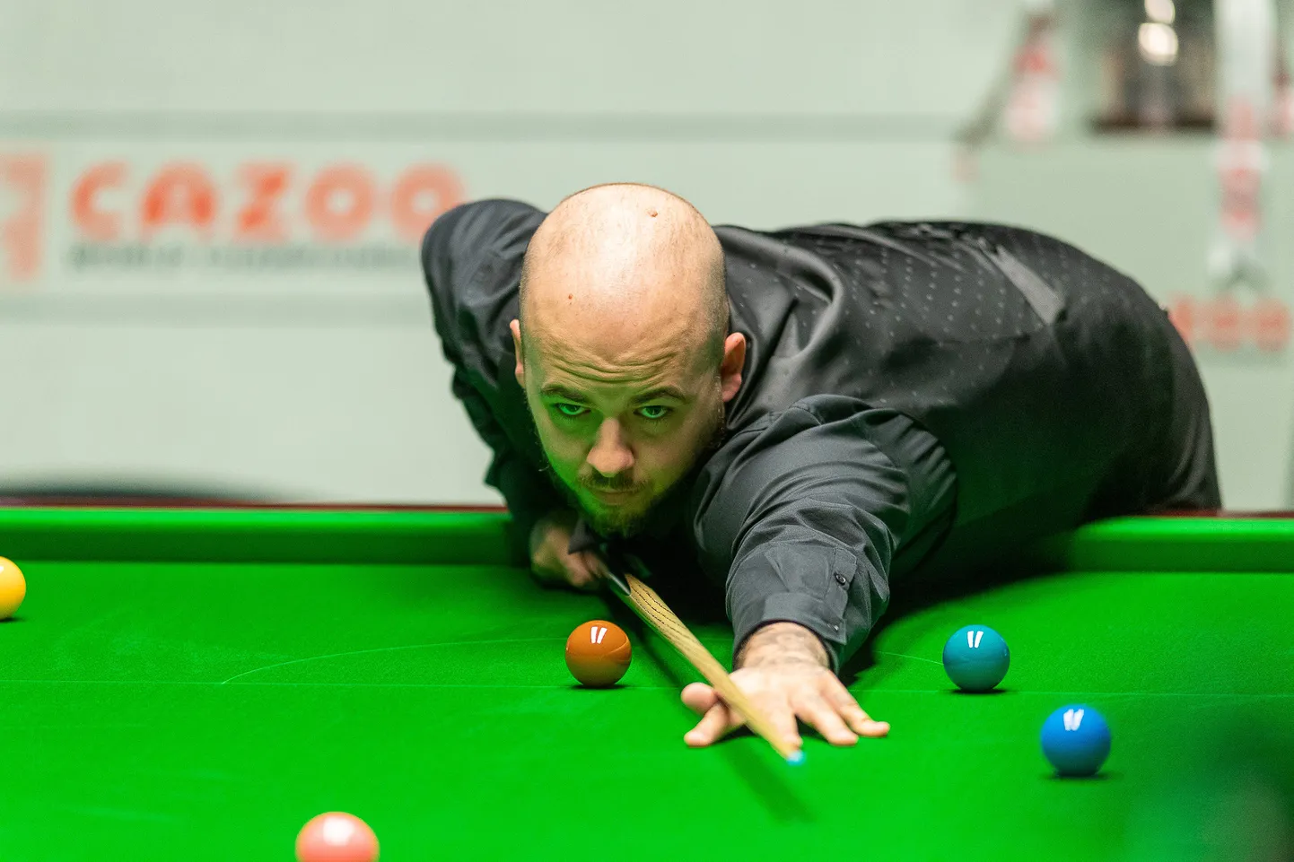 Luca Brecel mängimas oma lemmikkiiga.