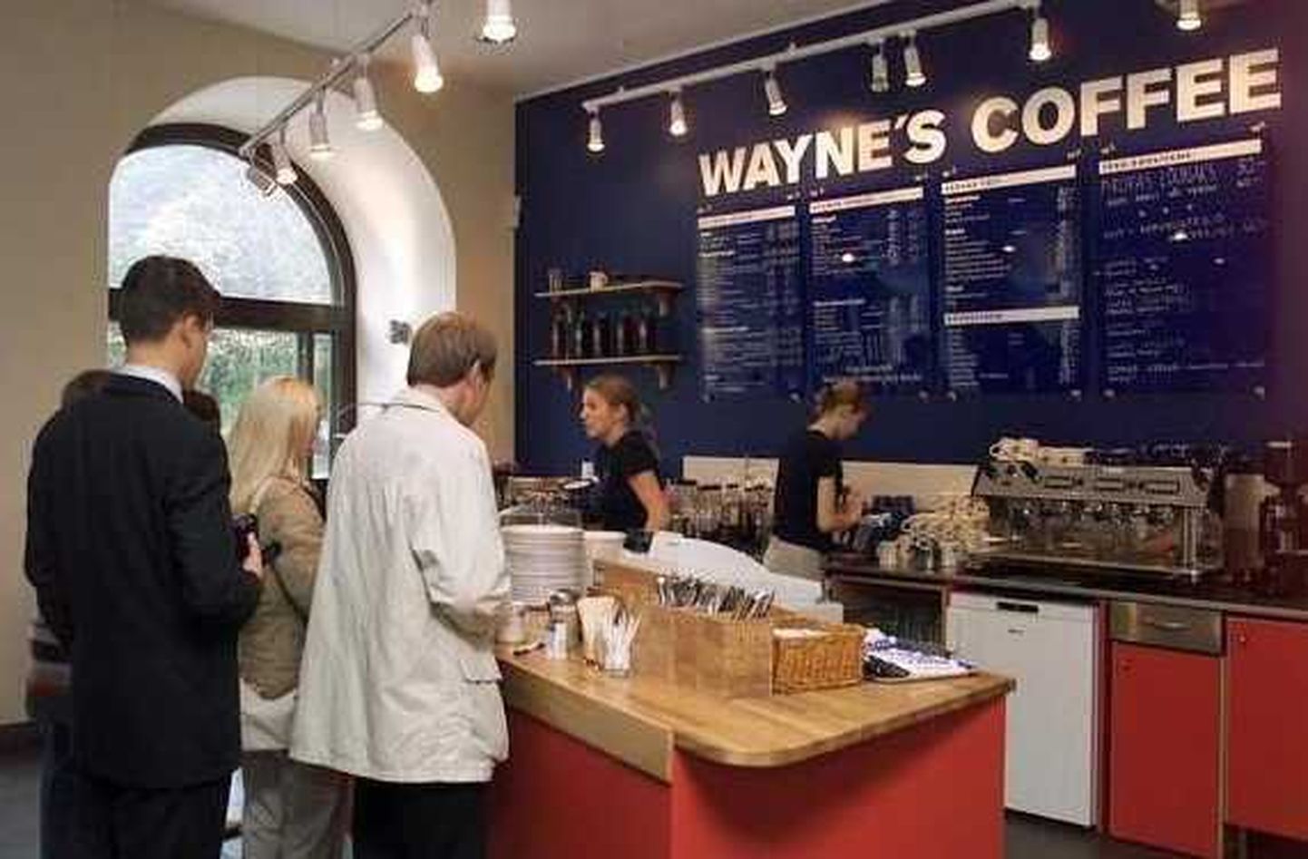 Rootsi kohvikutekett Wayne`s Coffee ei karda majanduslangusest hoolimata klientide puudust. Pildil Wayne`s Coffee Tallinnas.
