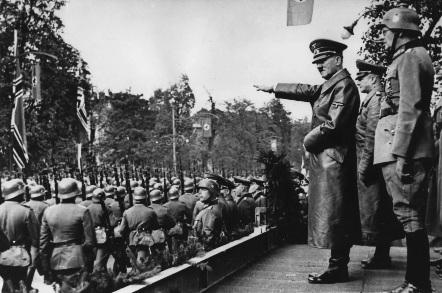 Adolf Hitleri 1941. aastast pärineva määrusega maksab Saksa riik pensioni natsirežiimiga koostööd teinud välismaalastele.