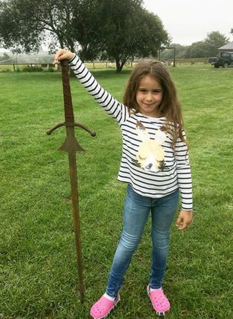 Seitsmeaastane Matilda ja mõõk