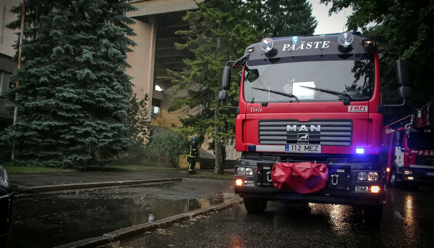 Pärnus Kalevi staadioni majutushoones põles elektrikilp.