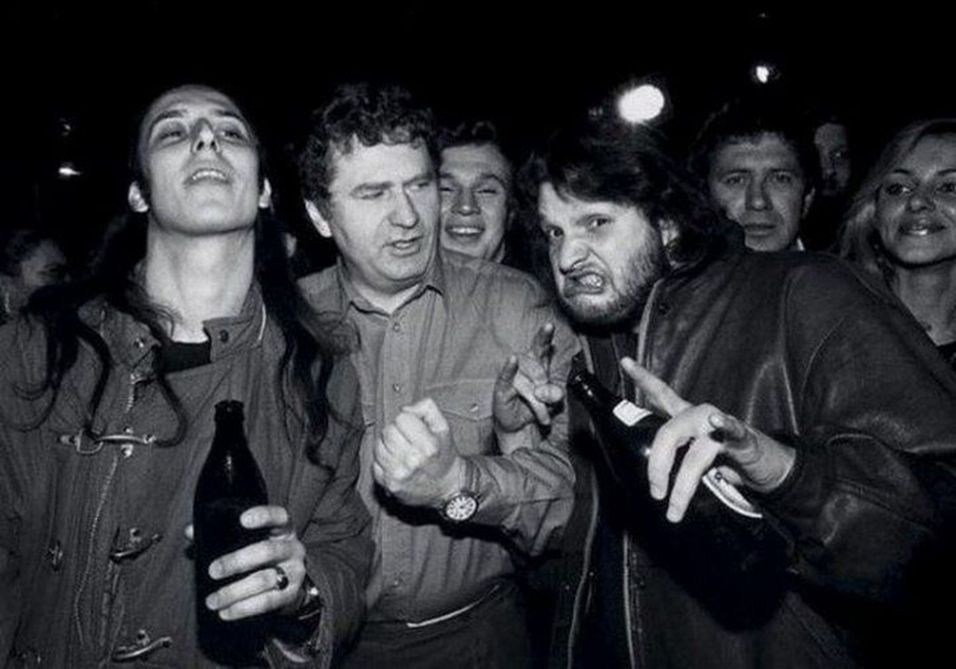 Владимир Жириновский среди отпетых рокеров на открытии рок-клуба в Москве, 1992 г.