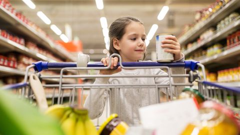 Punased ja rohelised sildid pakenditel mõjutavad tarbijate valikuid. Punased ja rohelised sildid pakenditel mõjutavad tarbijate valikuid.
