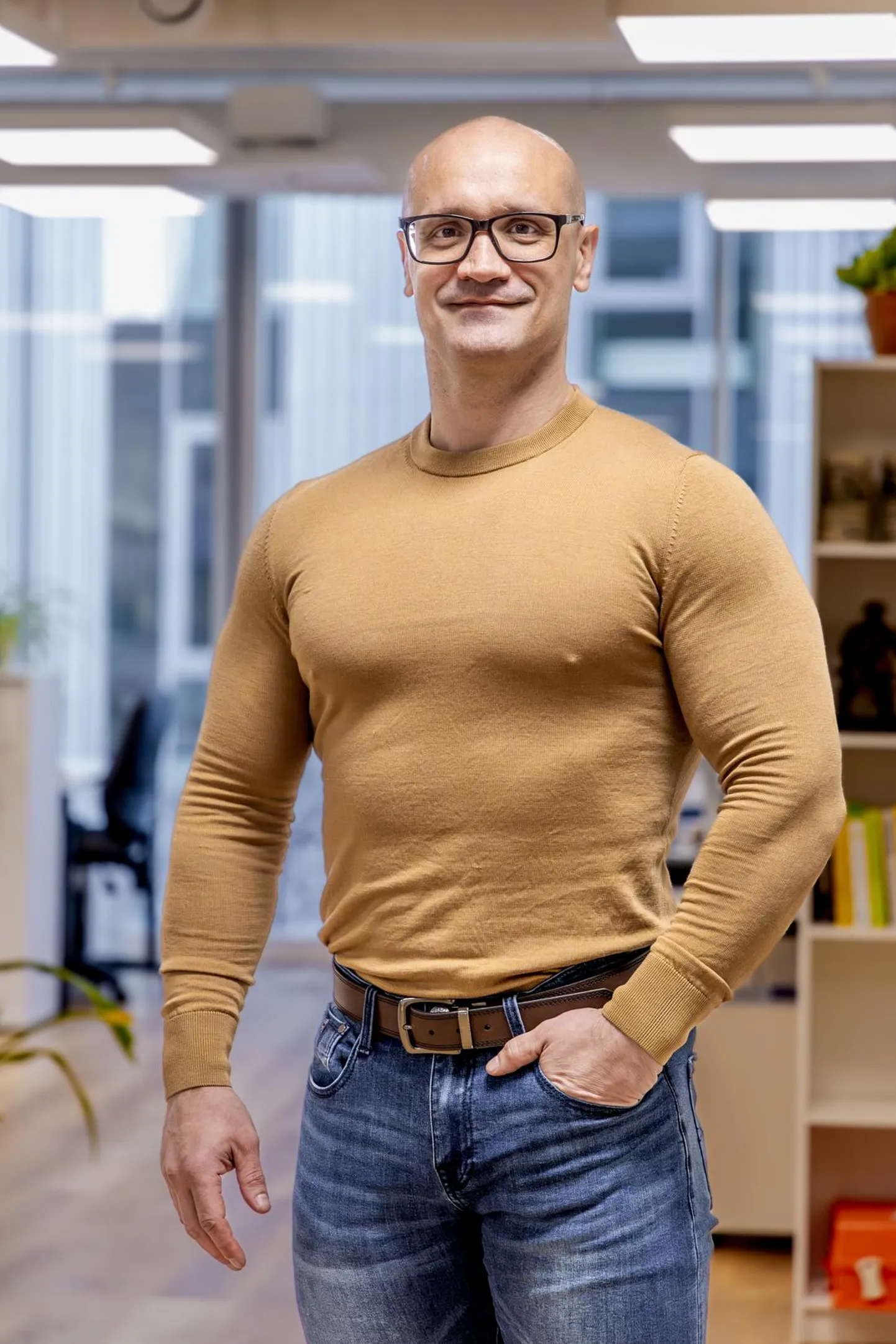 Pärnakas Ramil Lipp räägib Eesti riigile välja võimalikult häid relvadiile.