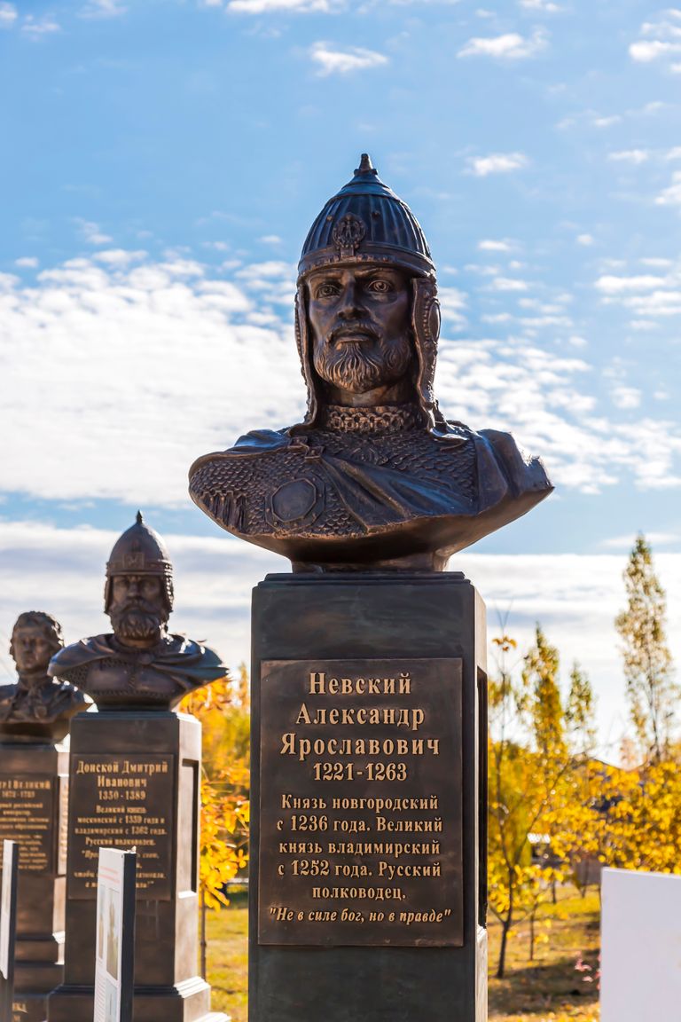 Aleksander Nevski (1221–1263) kuju Venemaal Saraatovis sõjamuuseumis pargis