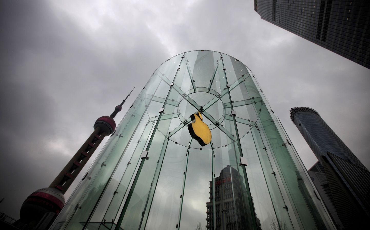 Apple'i logo ettevõtte esinduspoesis Pudongis Shanghai finantskeskuses.