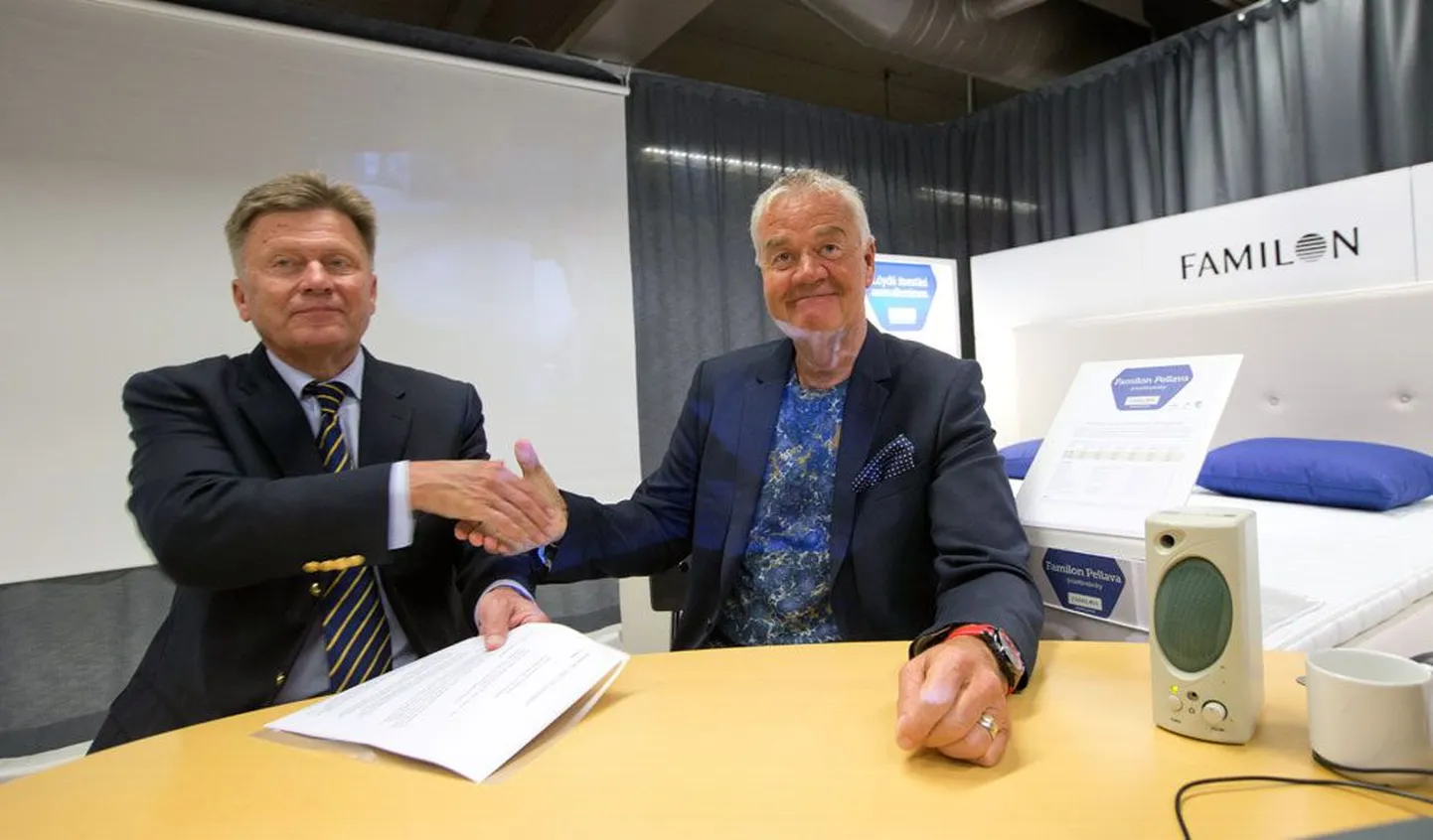 Peter Hunt (paremal) on valmis koostööks Familoni brändi omanikfirma juhi Jouko Salakkaga.