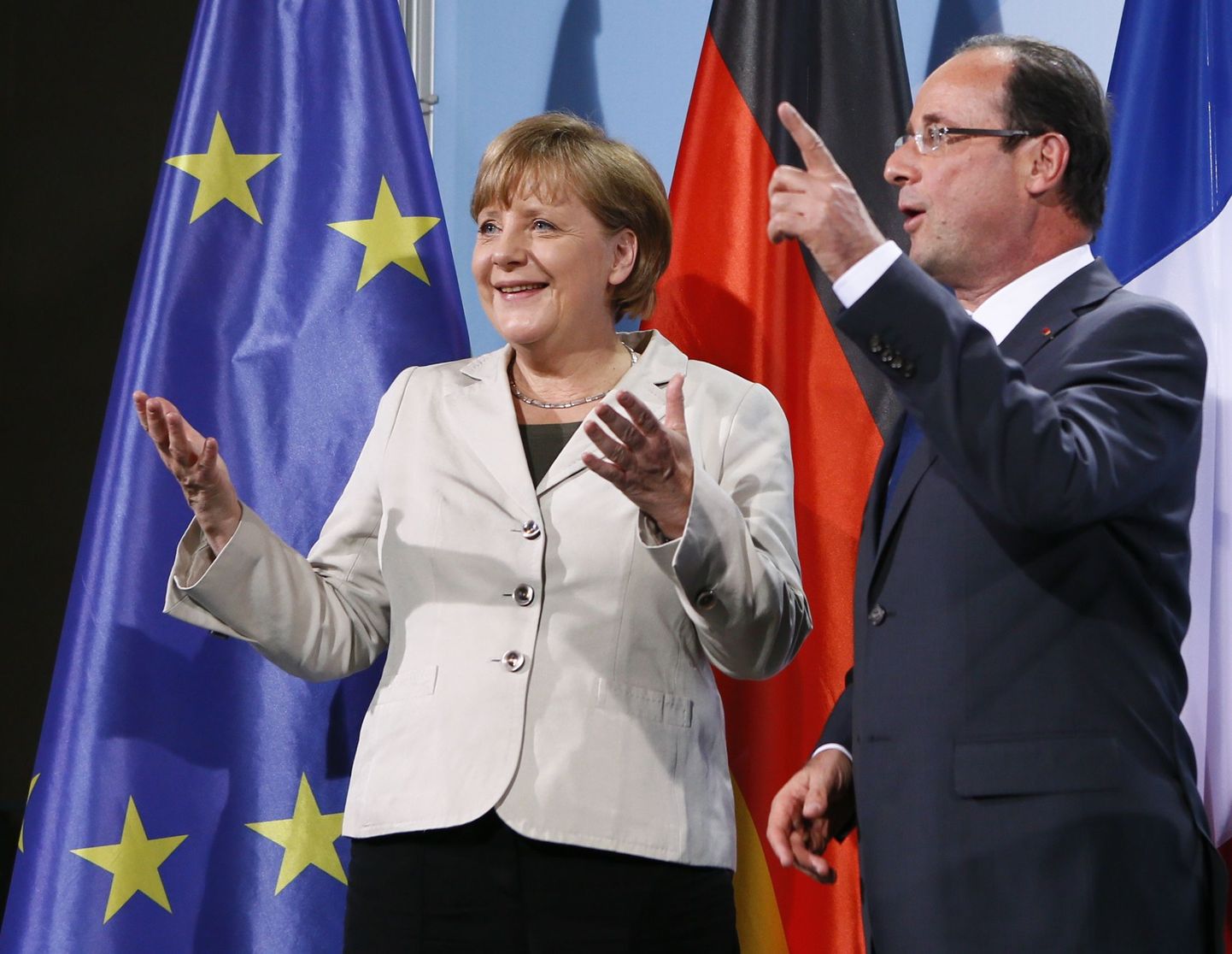 Saksamaa kantsler Angela Merkel ja Prantsusmaa president Francois Hollande pressikonverentsil Berliinis 15. mail pärast nende esimest kohtumist.