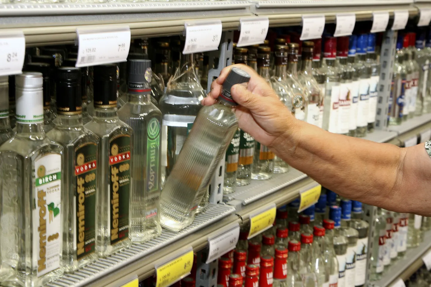 Rimi lõpetab joobes inimestele alkoholimüügi.
