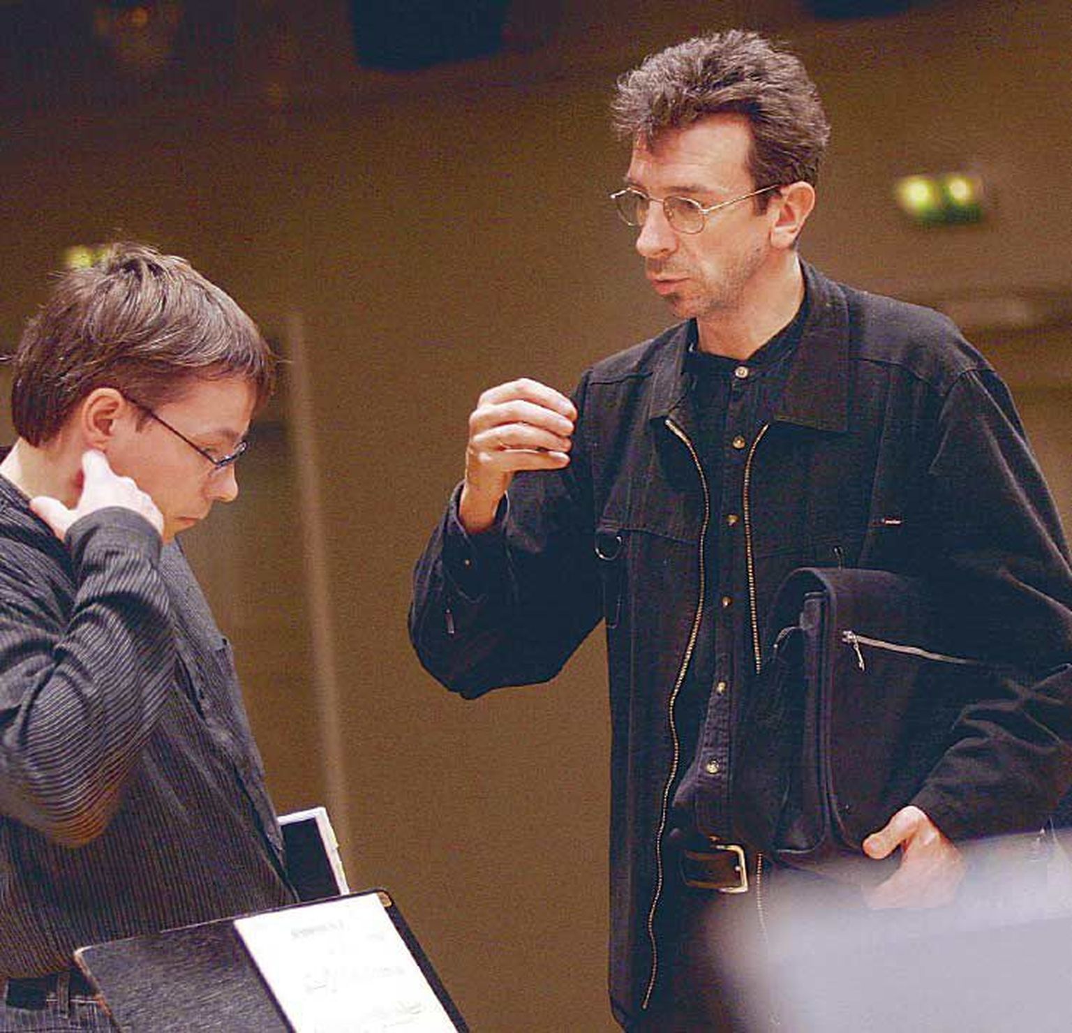 CD «Oxymoron» puhul on Erkki-Sven Tüüri (paremal) koostöö olnud kõige tihedam dirigent Olari Eltsiga.