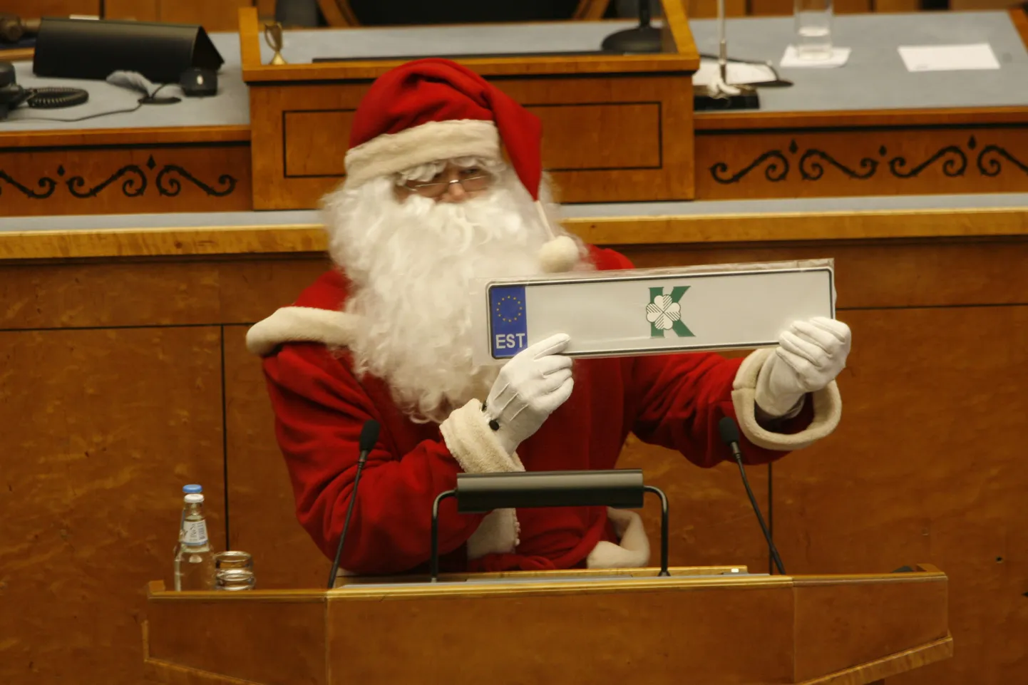 Eelmine aasta kinkis jõuluvana Keskfraktsioonile oma autonumbri.