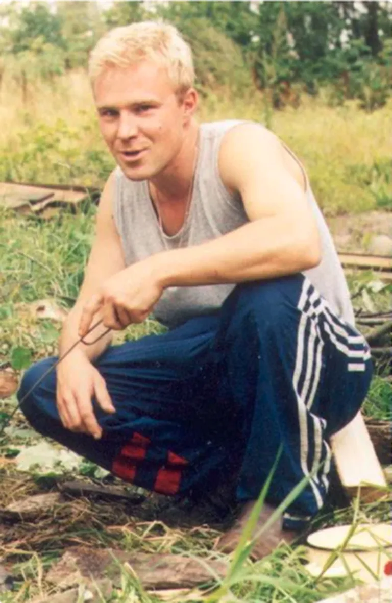 Мой муж и в 90е сохранял чувство юмора.