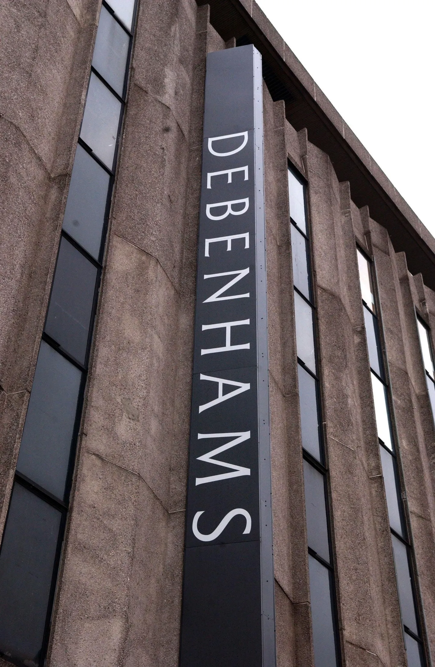Debenhamsi logo Londonis