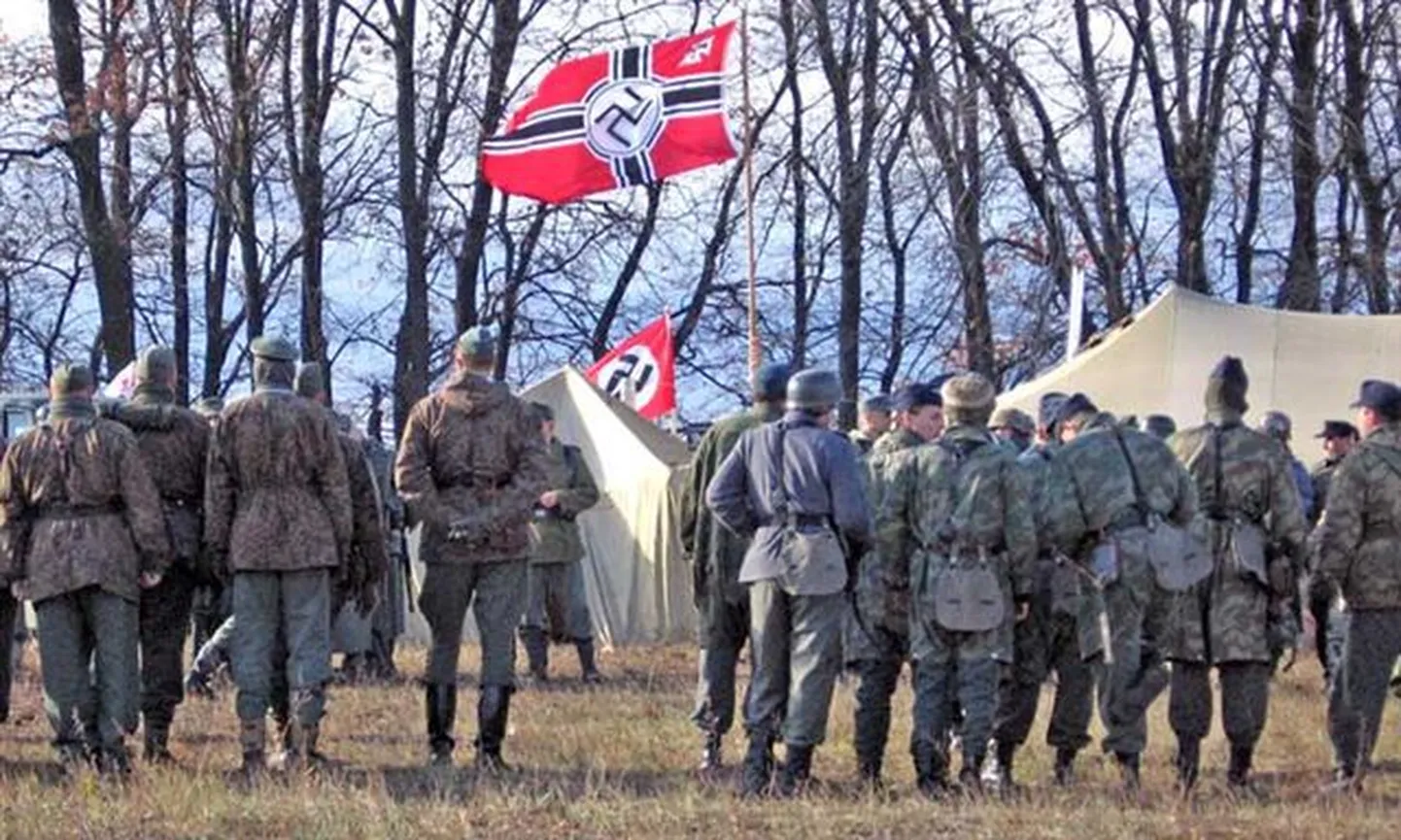 Pilt on tehtud eelmise aasta sügisel, kui Kiievi lähistel taasesitati II maailmasõja aegseid lahinguid.