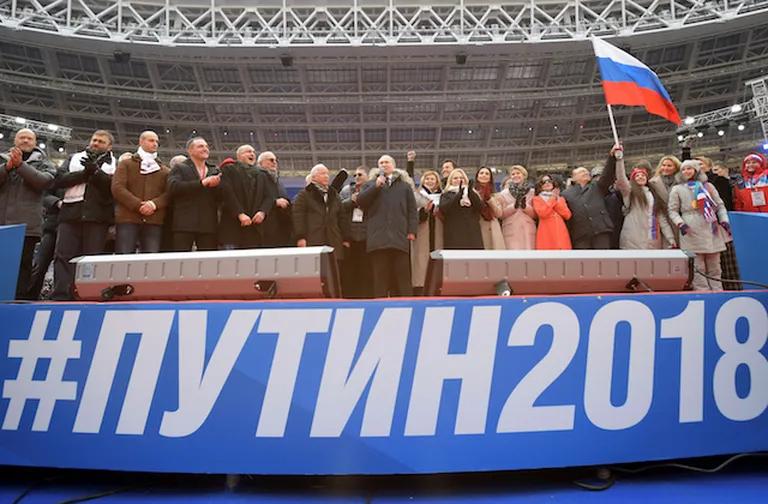 В поддержку Путина массово митингуют люди, работающие в госструктурах