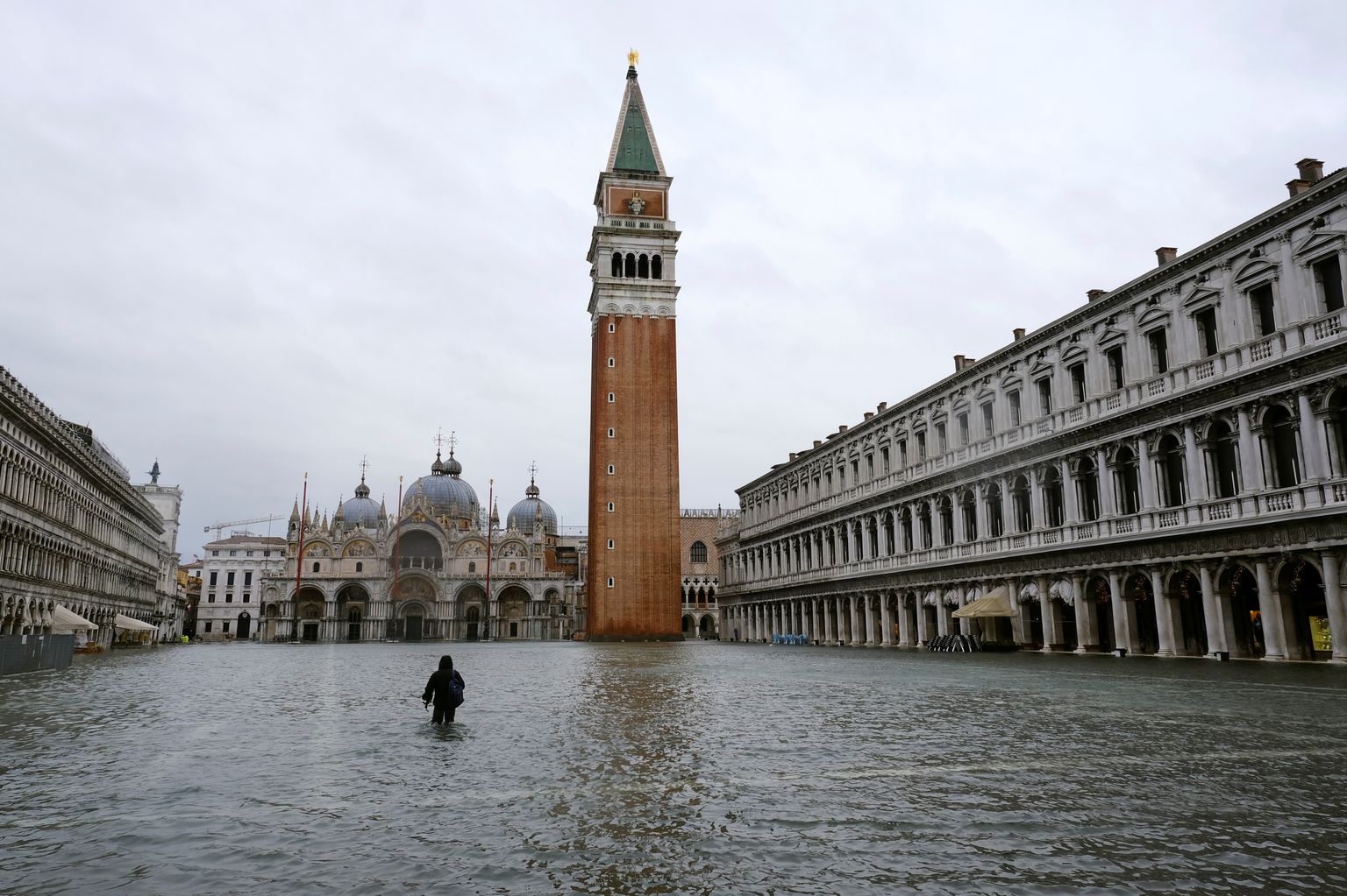 Itaalia laguunilinnas Veneetsias on taas üleujutus. Pildil Püha Markuse väljak