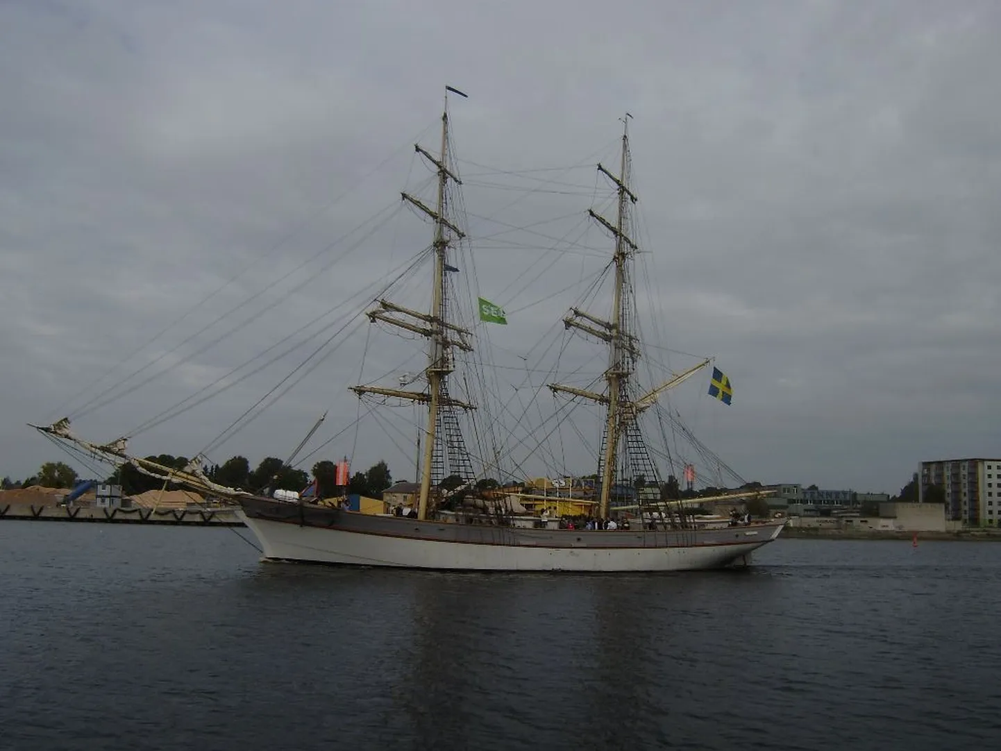 Brigantiin Tre Kronor Pärnu jõel.