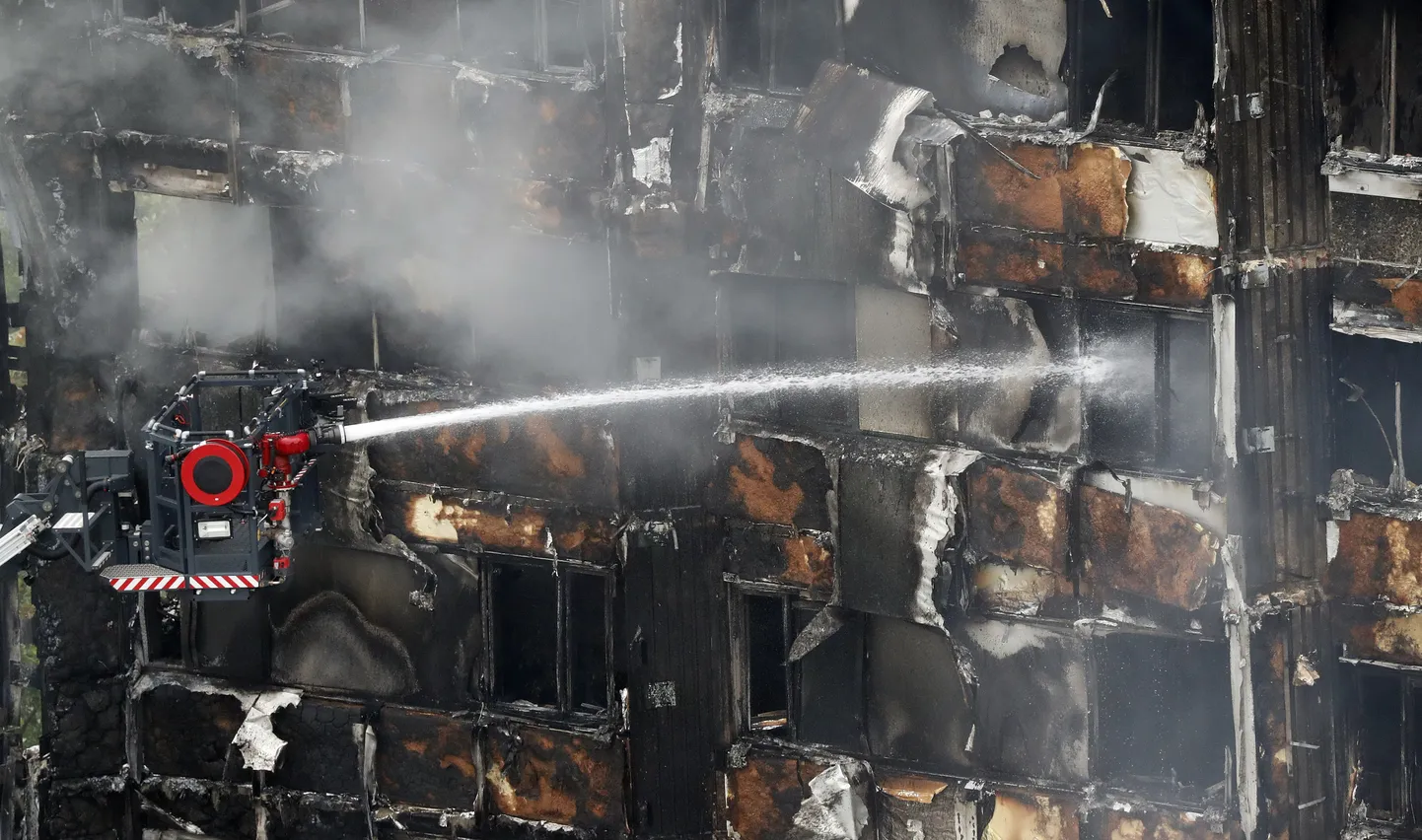 Grenfell Toweri kustutustööd jätkusid veel eilegi.