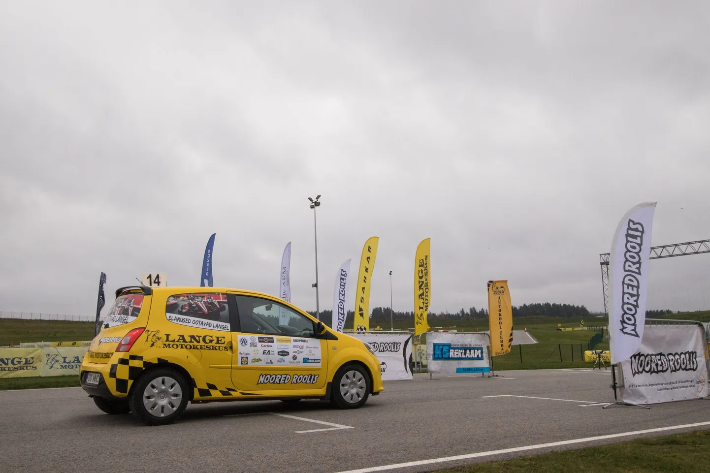 Sellise autoga saavad noored võistlustulle astuda.