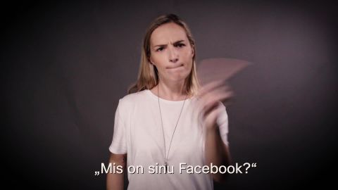 Marta Laan õpetab, kuidas saada kontakti ka sotsiaalmeedias. Marta Laan õpetab, kuidas saada kontakti ka sotsiaalmeedias.