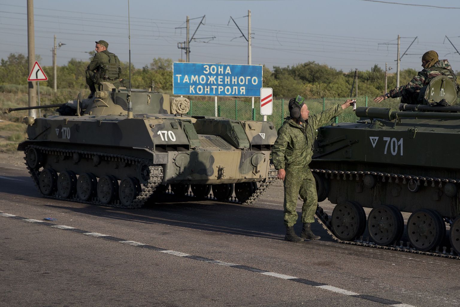 Рос через. Колонна БМД. Российская Военная колонна БМД V. Российские войска на Украине. Военная техника на границе.