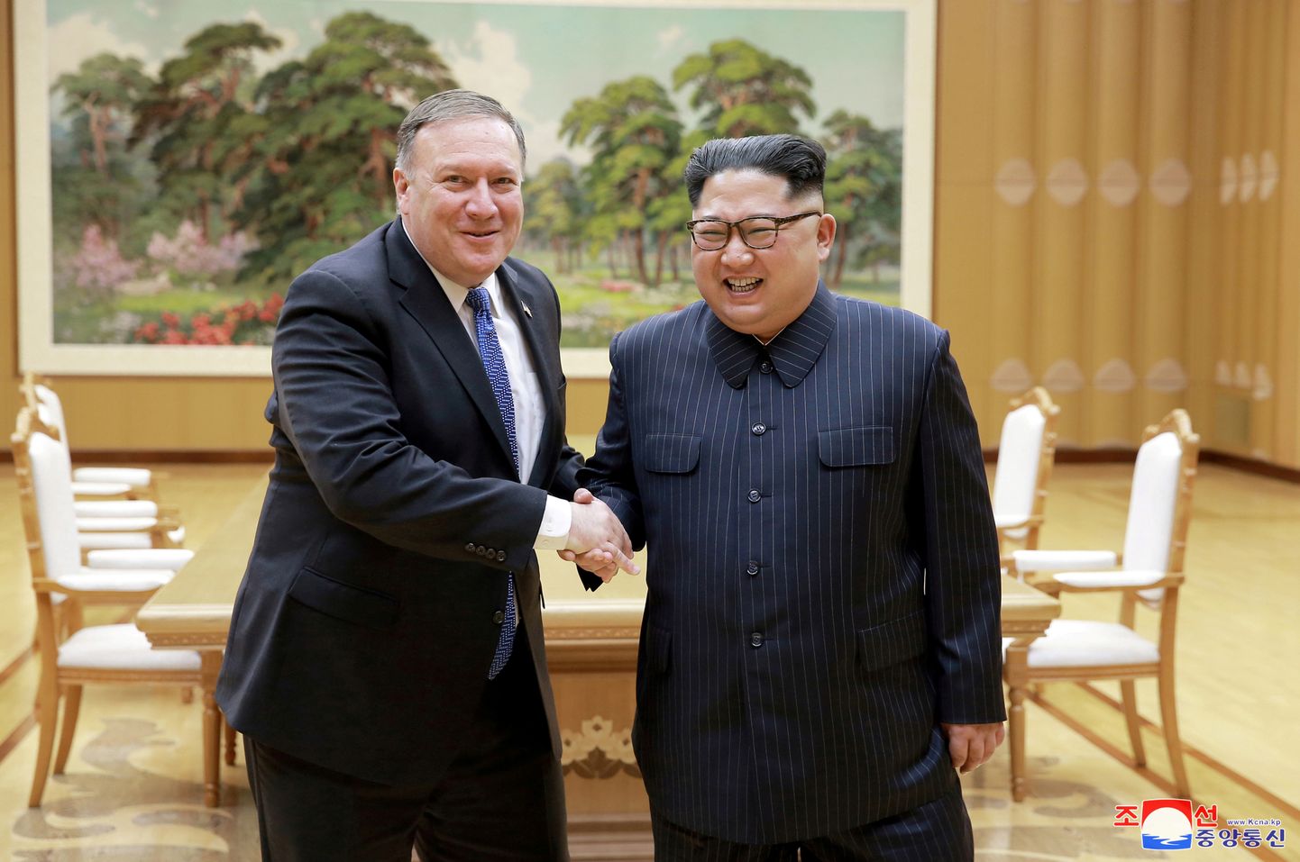 USA välisminister Mike Pompeo ja Kim Jong Un.