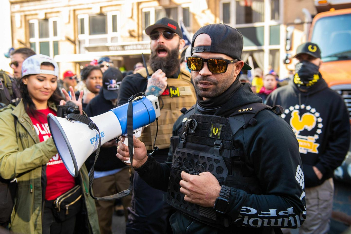 Äärmusrühmituse Proud Boys endine juht Enrique Tarrio 2020. aasta novembris meeleavaldusel Washingtonis.