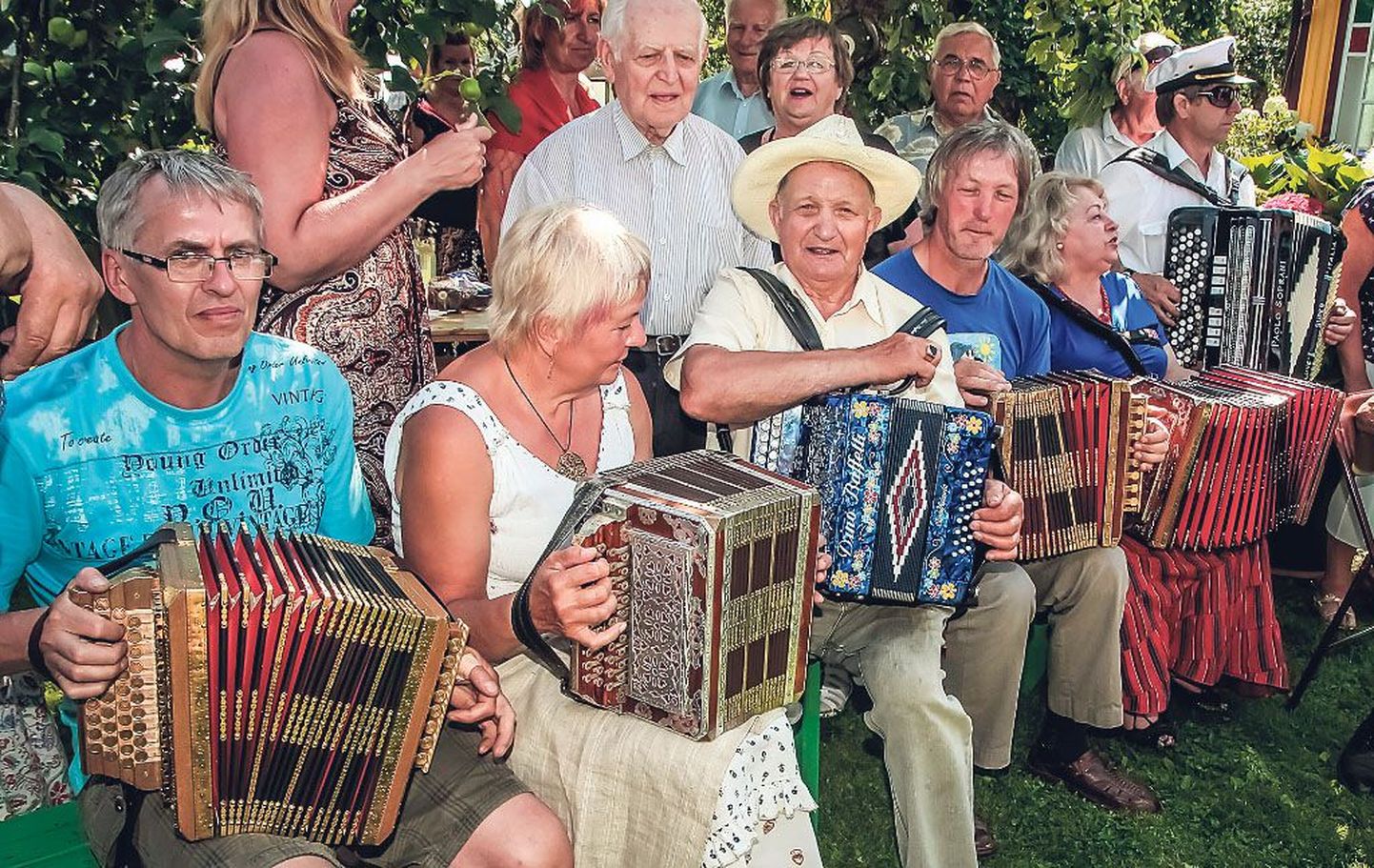 Sel aastal toimus Pärnus juba kaheksandat korda suvine külapillimeeste kokkutulek, mida veab akordioniasjatundja Enno Vaikmaa. Sügisene festival annab neile põhjust taas kokku tulla.