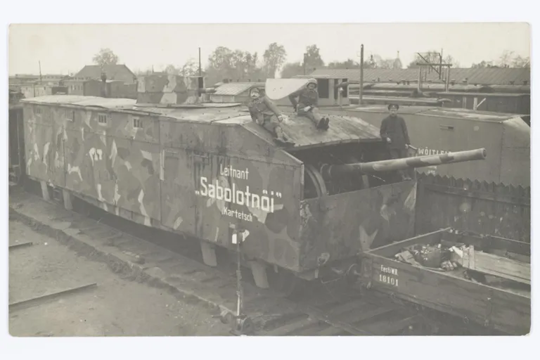 Until 1927, Estonia's defense plans included a pre-emptive strike from armored trains, which would have provided time to defend the country. The gun platform Leitnant Sabolotnõi in armored train No. 6 in the War of Independence in 1919. Photo: Estonian National Museum/muis.ee