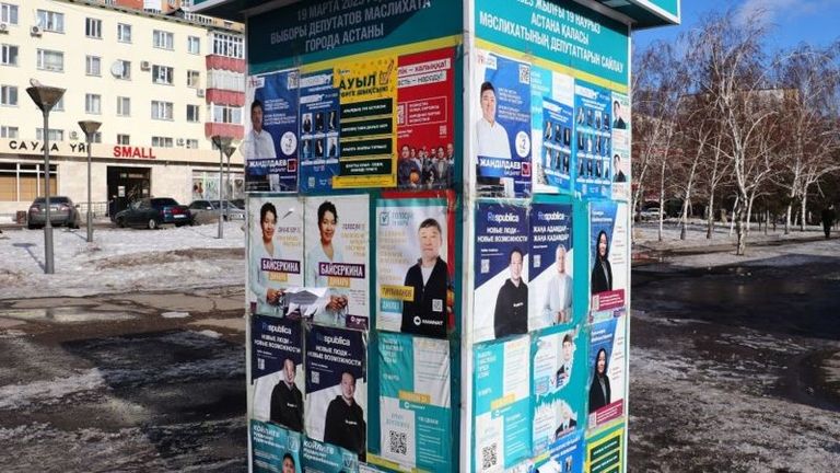 Кандидатов в депутаты больше 600, агитационные листовки буквально заполонили улицы городов Казахстана