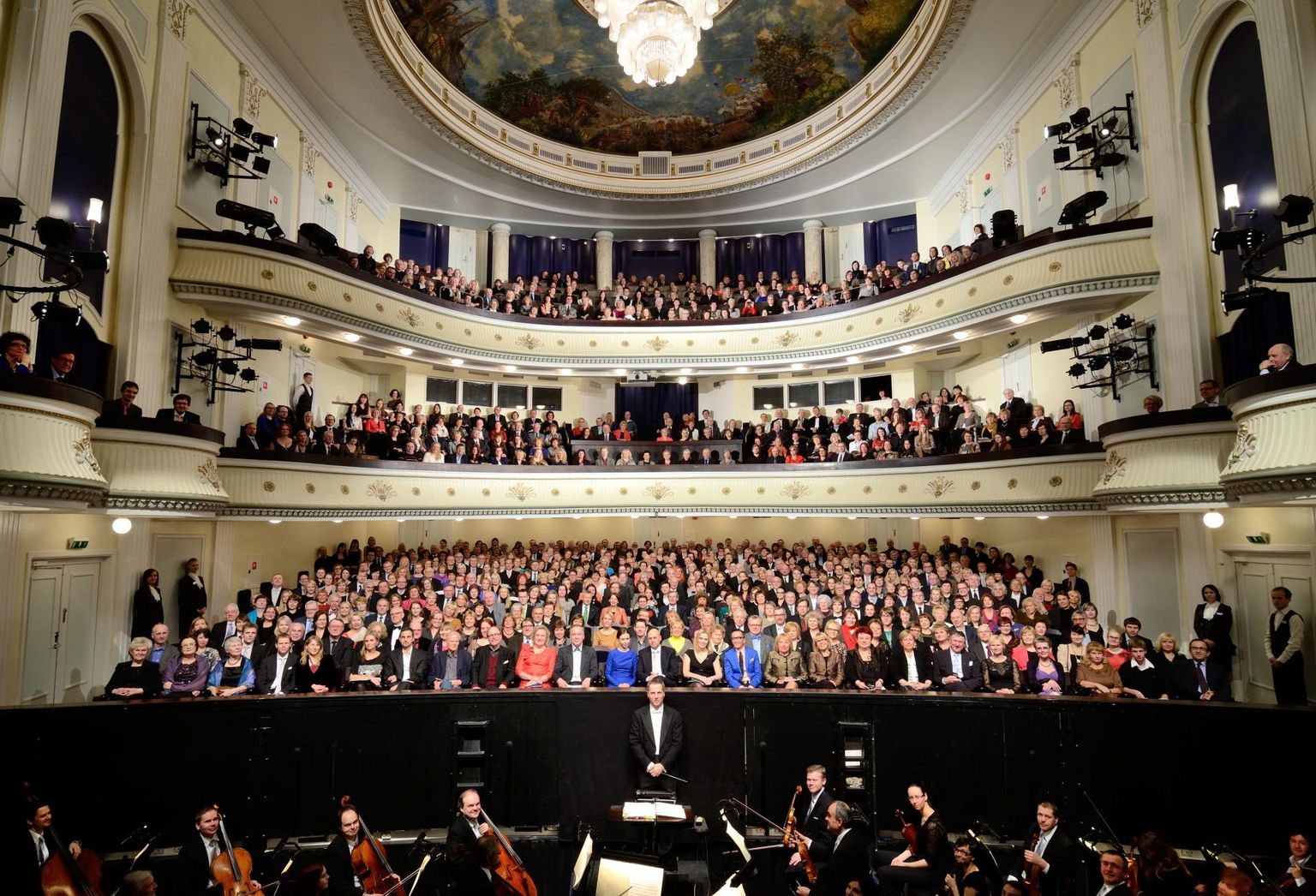 Estonia teatri ooperipublik 2013. aasta märtsis enne Richard Wagneri «Tannhäuseri» esietendust.