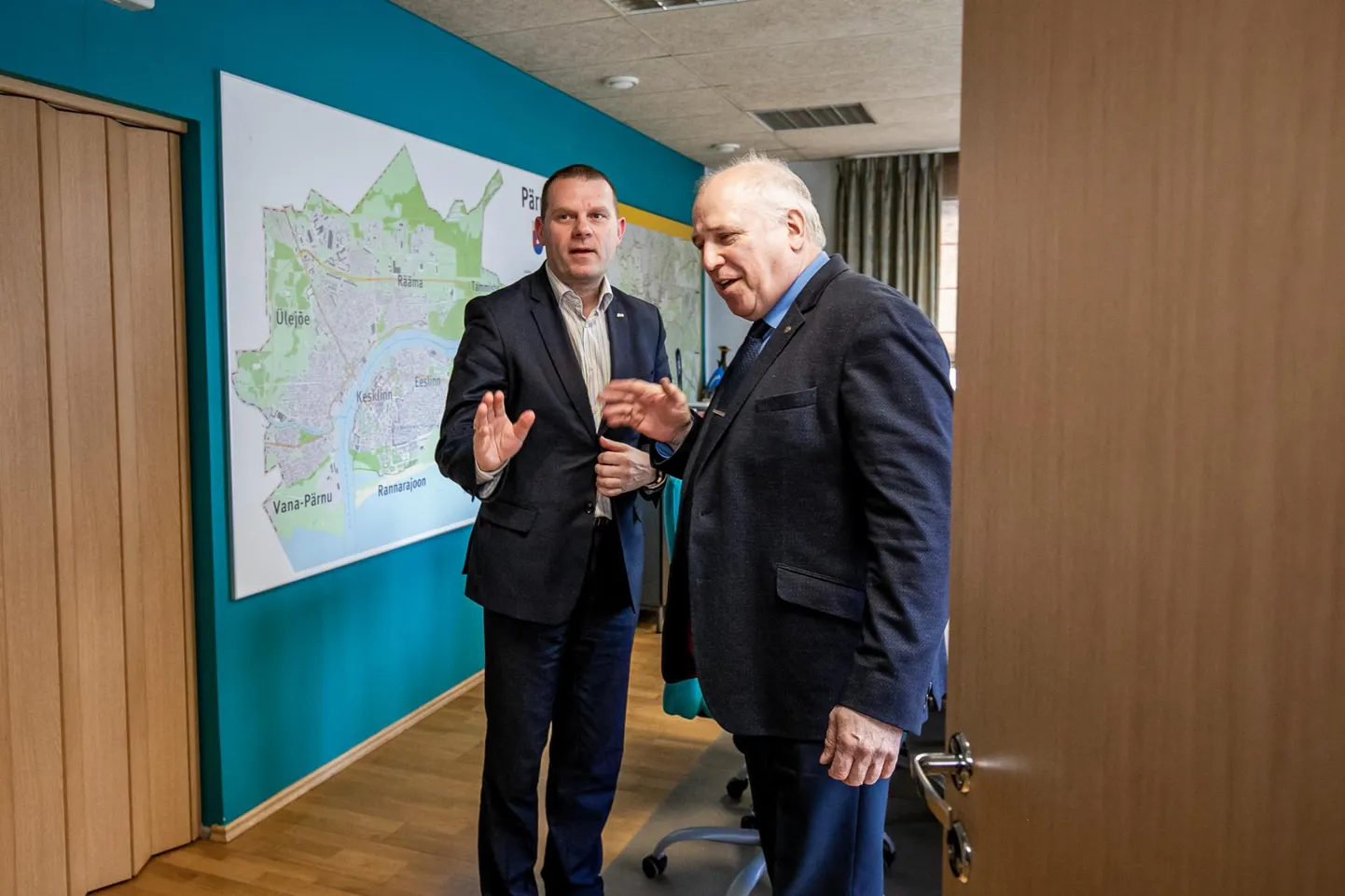 Pärnu linnapea Romek Kosenkranius kohtumas Pärnu tulevase abilinnapea Mart Järvikuga.
