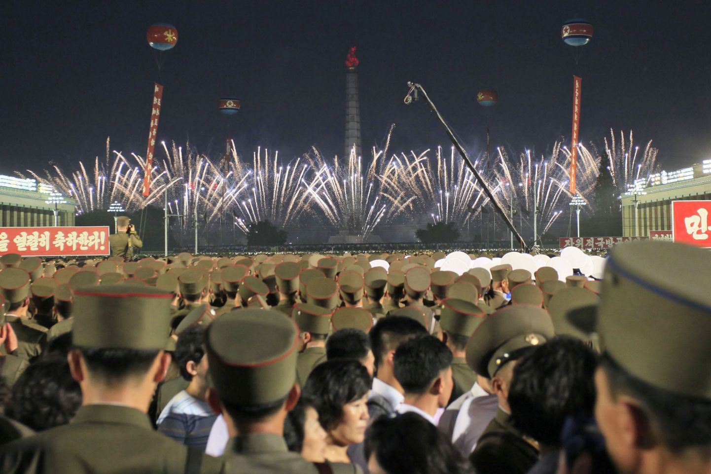 Pyongyangi ilutulestik Põhja-Korea esimese mandritevahelise ballistilise raketi eduka katsetamise auks 6. juulil.