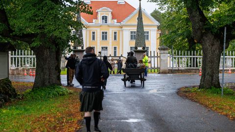GALERII ⟩ Ajalooline draamafilm toob Palmse mõisa läänenaabrite ekraanidele