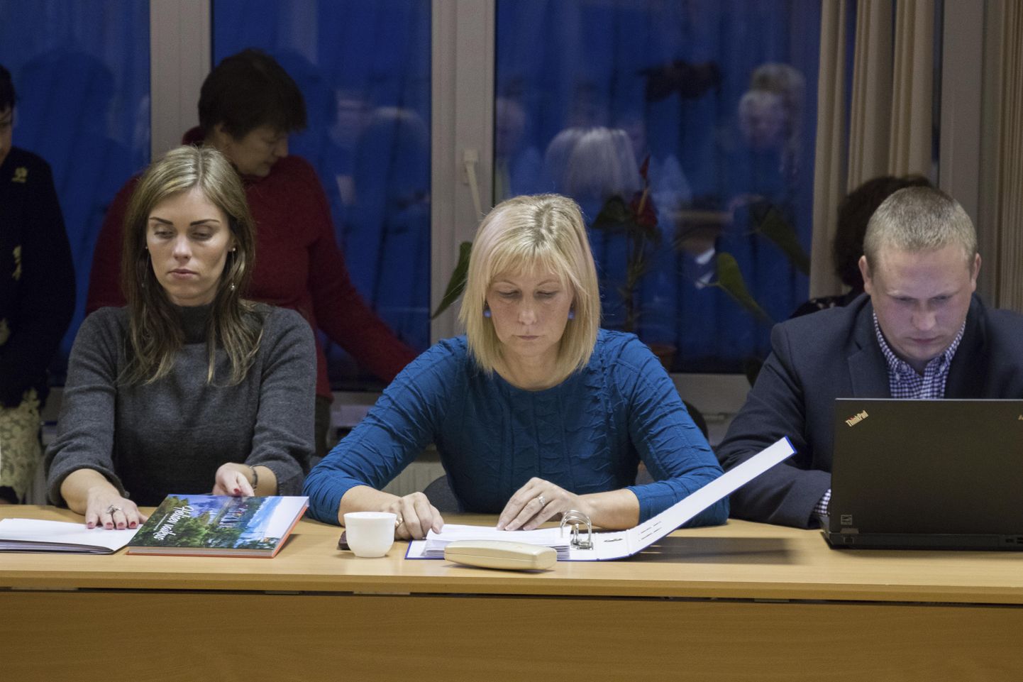 Anneli Siimussaar (keskel) on Põhja-Sakala vallavolikogu liige ja sotsiaalkomisjoni esimees.