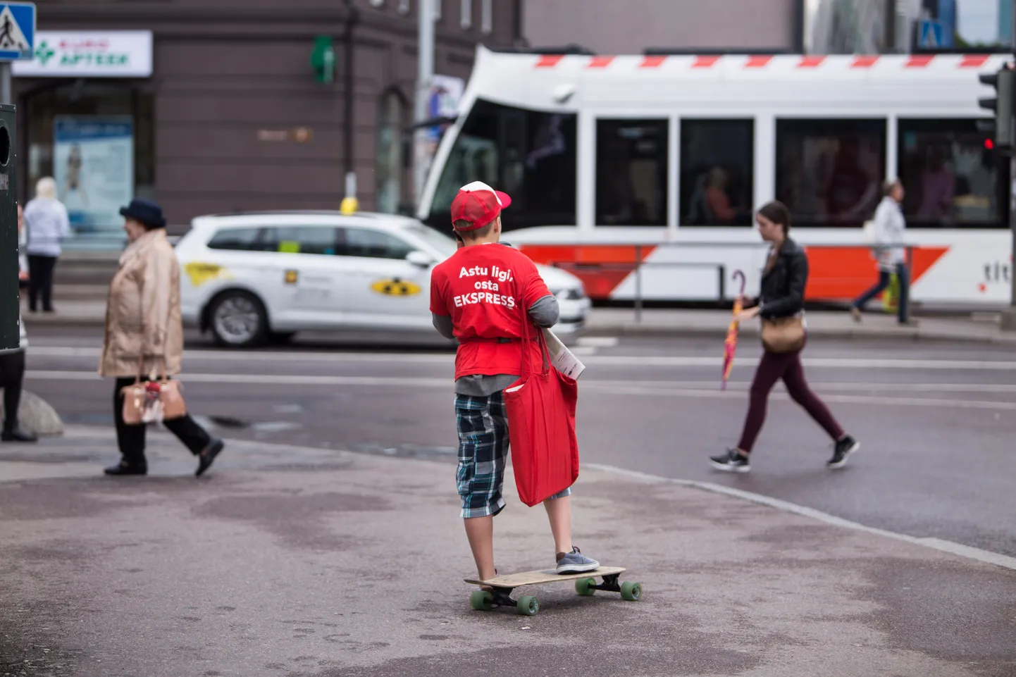 Ekspressi lehelaps. Illustreeriv foto.
