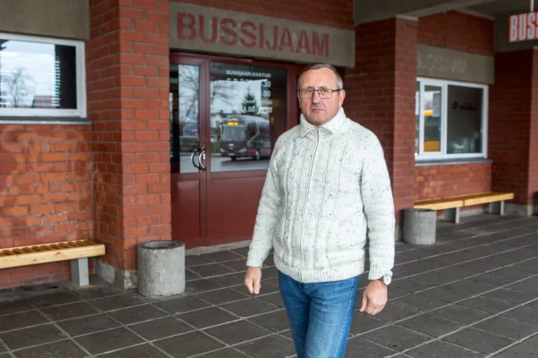 AARE LEHTSI: Sestpeale, kui majja kolis Kuressaare noortekeskus, on noored oma kogunemiskohana kasutanud just nimelt bussijaama.