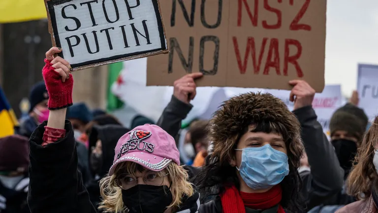 Антивоенная демонстрация против российского газопровода «Северный поток» в Берлине в январе 2022 года.