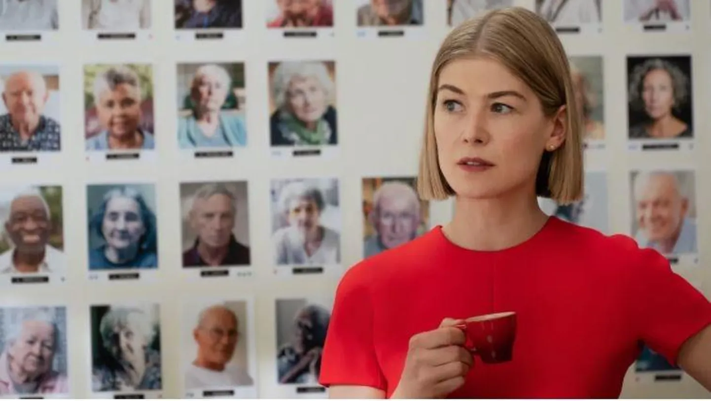Marla Grayson (Rosamund Pike) on vanainimeste rahast tühjaks tegemisest teinud tõsise äri.