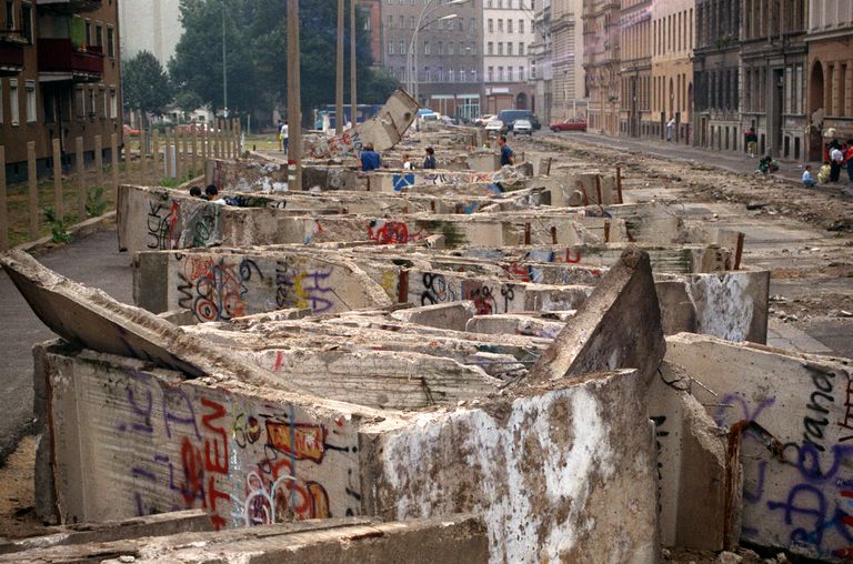 Lõhutud Berliini müür augustis 1990