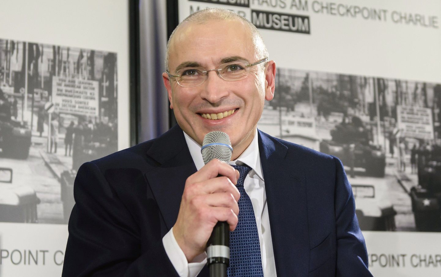Mihhail Hodorkovski tänas Berliinis pressikonverentsil kõiki oma toetajaid ja abilisi.